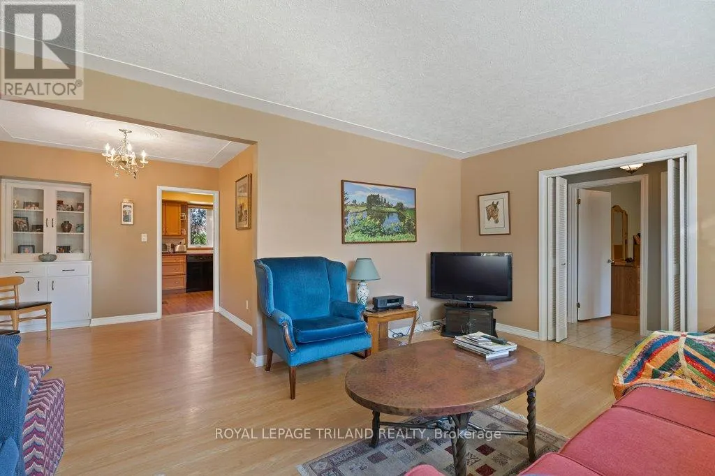 16 THOMPSON AVENUE