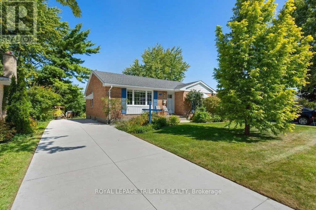 16 THOMPSON AVENUE