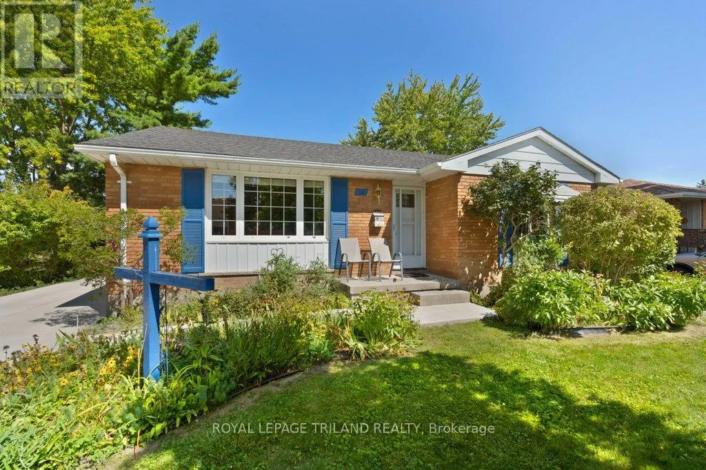 16 THOMPSON AVENUE