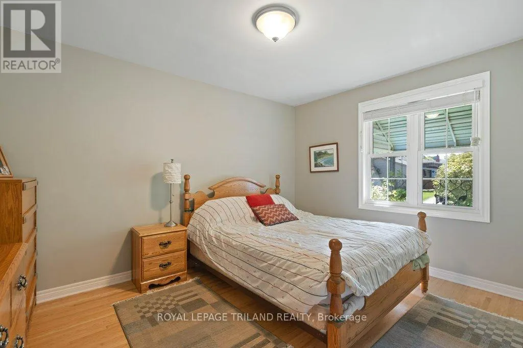 16 THOMPSON AVENUE