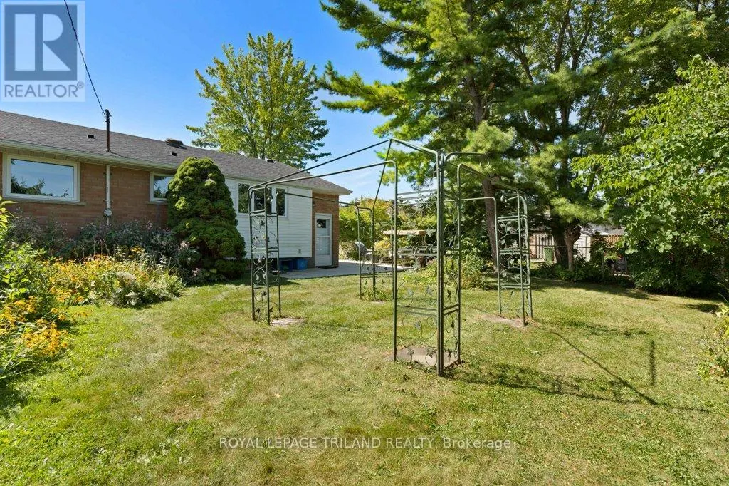 16 THOMPSON AVENUE