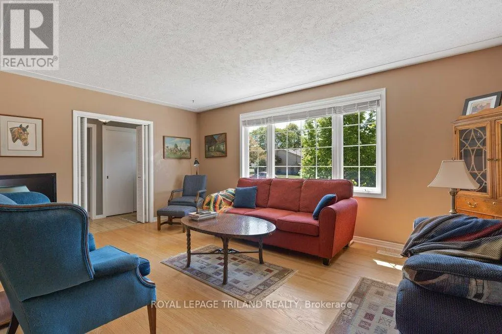 16 THOMPSON AVENUE