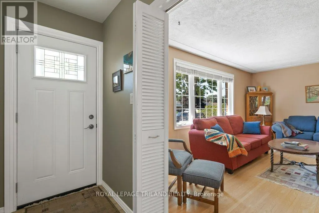 16 THOMPSON AVENUE