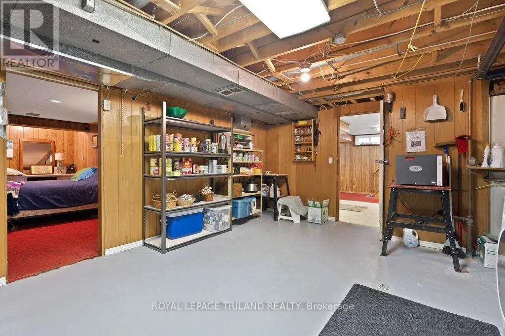 16 THOMPSON AVENUE