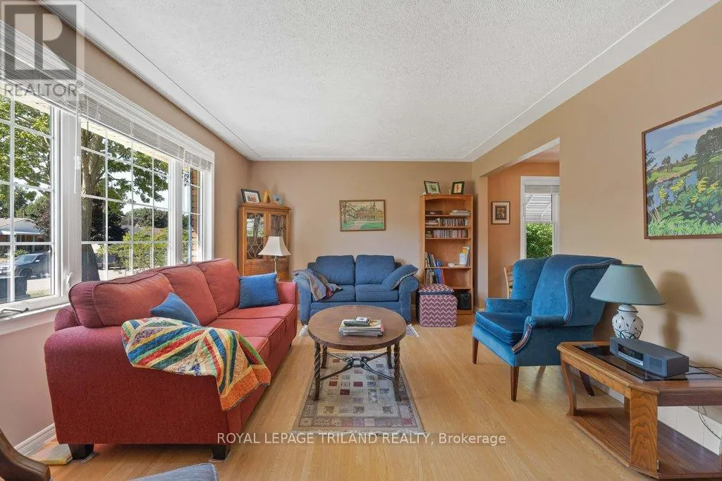 16 THOMPSON AVENUE