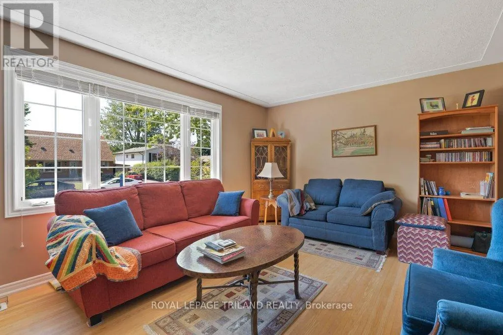 16 THOMPSON AVENUE