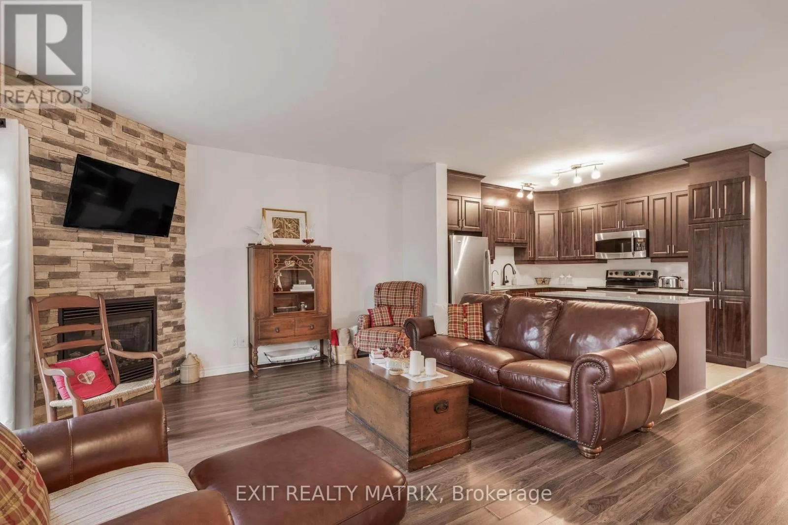 2 - 193 BOURDEAU BOULEVARD