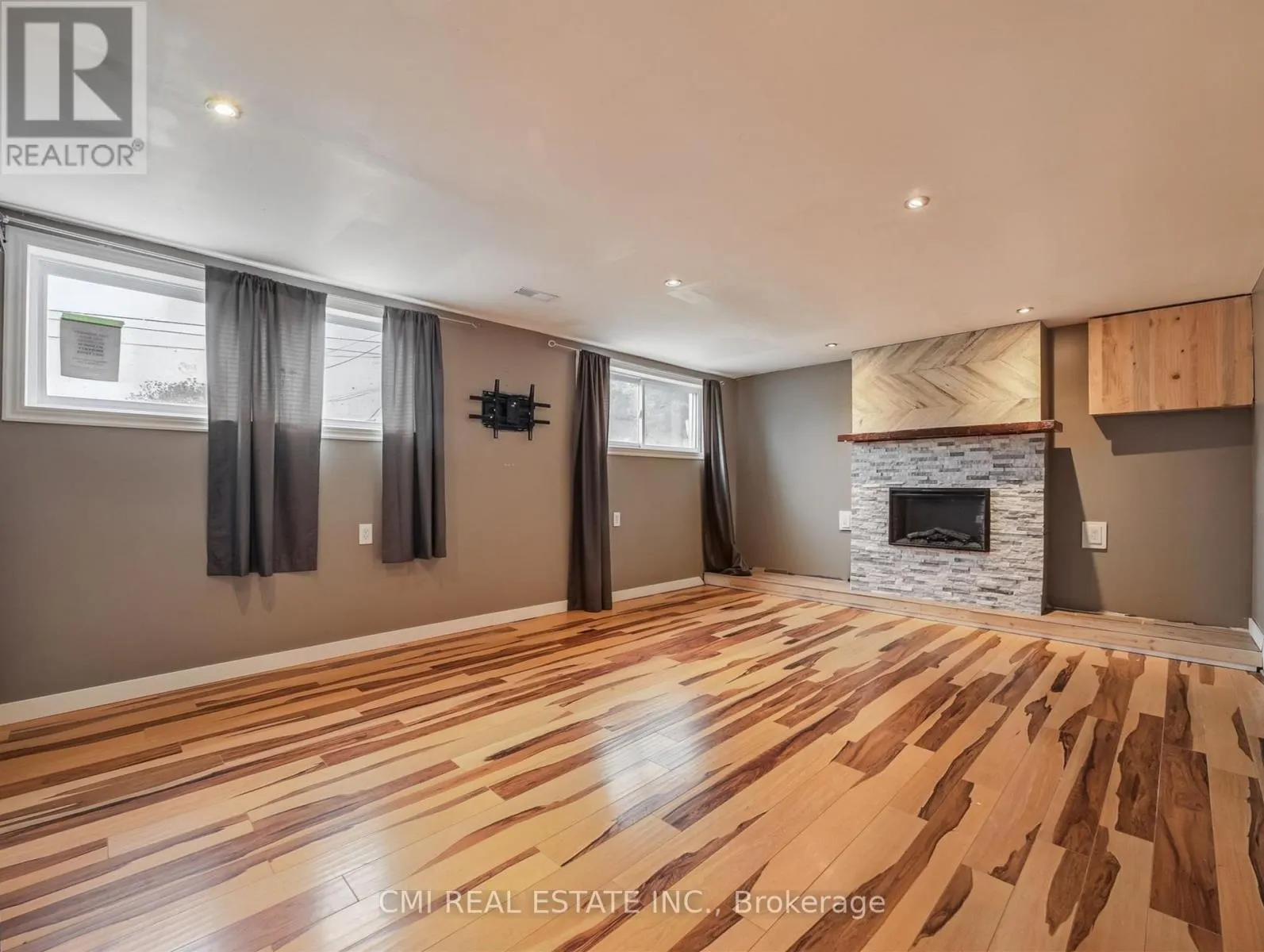66 ROSEWOOD AVENUE