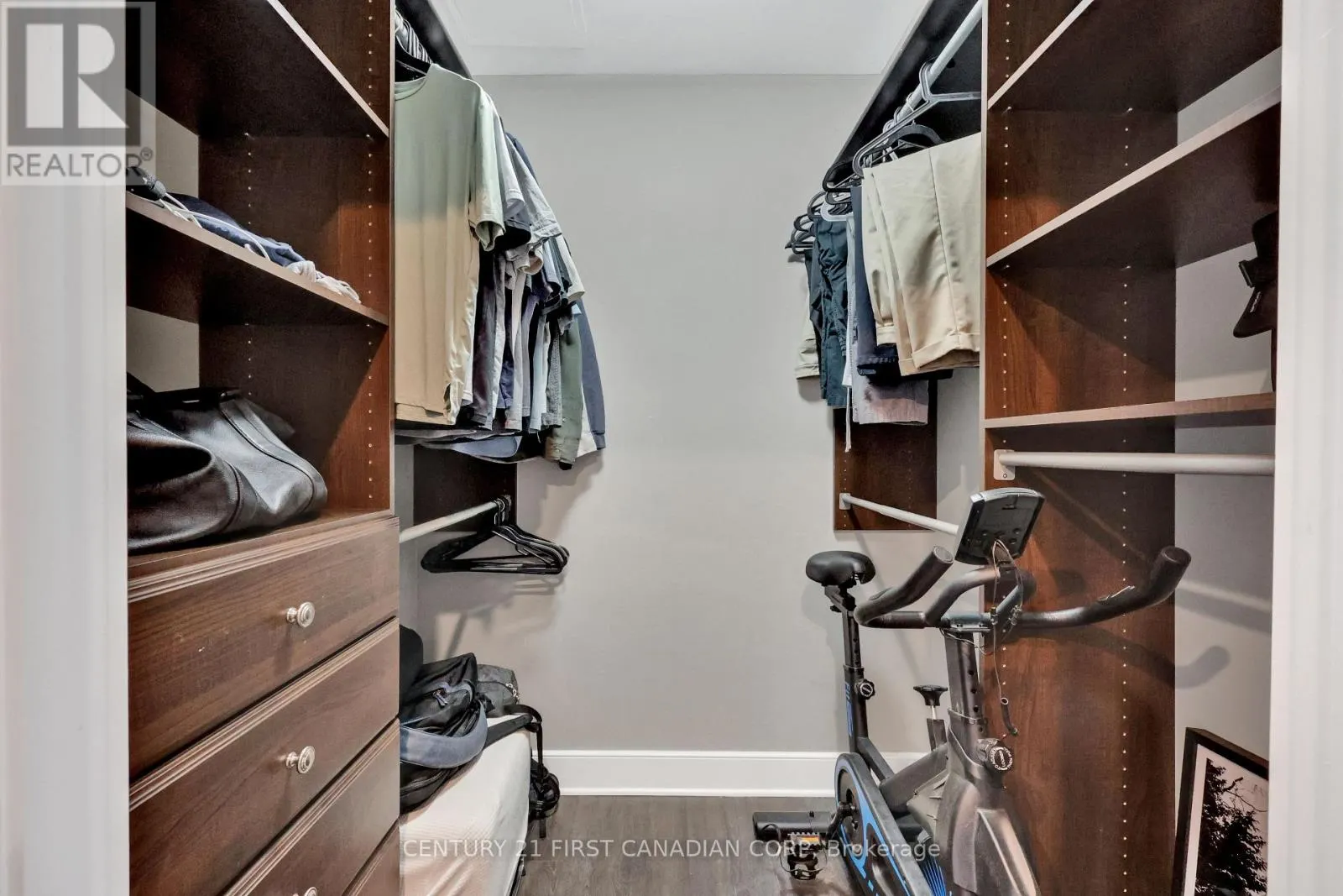 211 - 340 SUGARCREEK TRAIL, #211