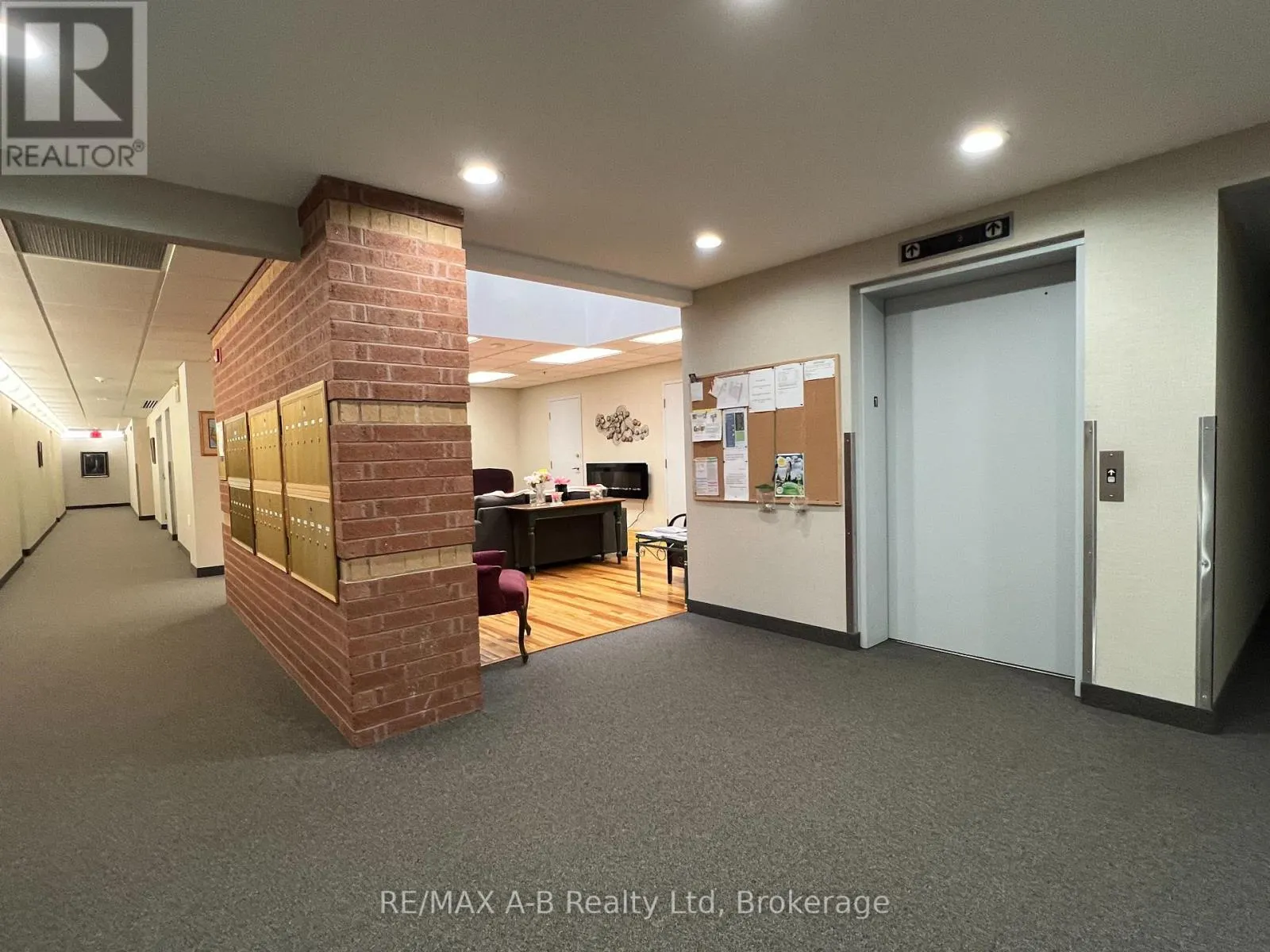 305 - 199 HOPE STREET EAST STREET E, #305