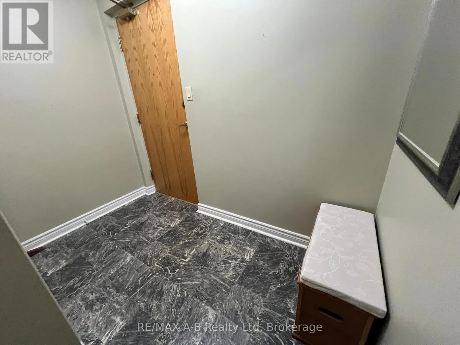 305 - 199 HOPE STREET EAST STREET E, #305