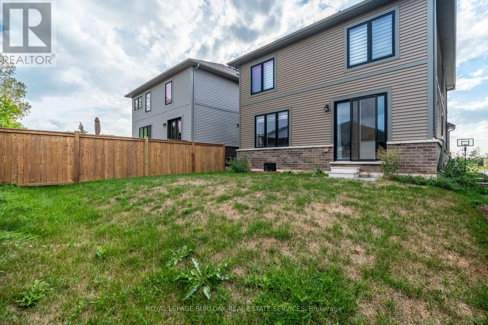 127 STARFIRE CRESCENT
