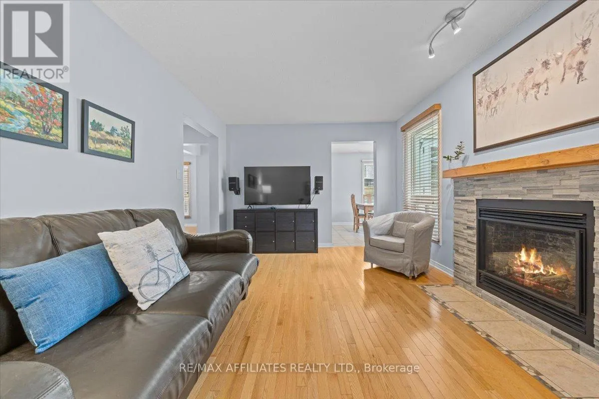 605 FALWYN CRESCENT