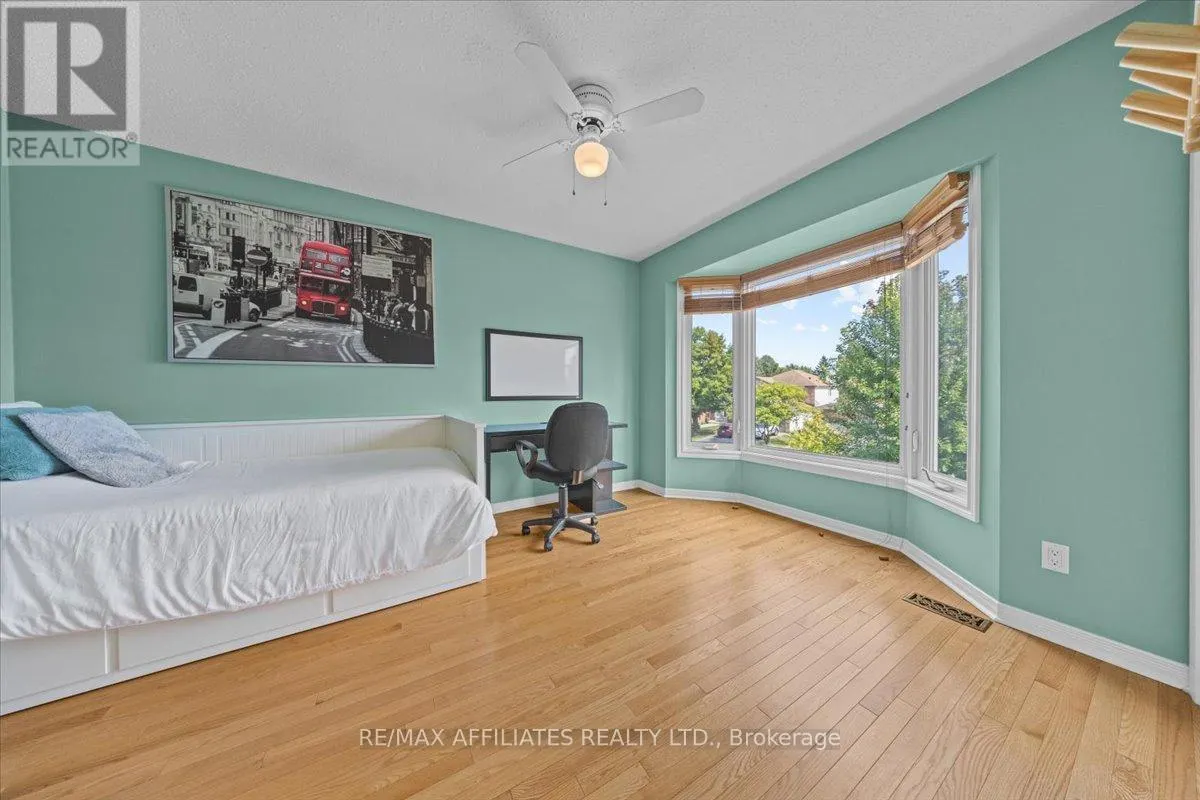 605 FALWYN CRESCENT