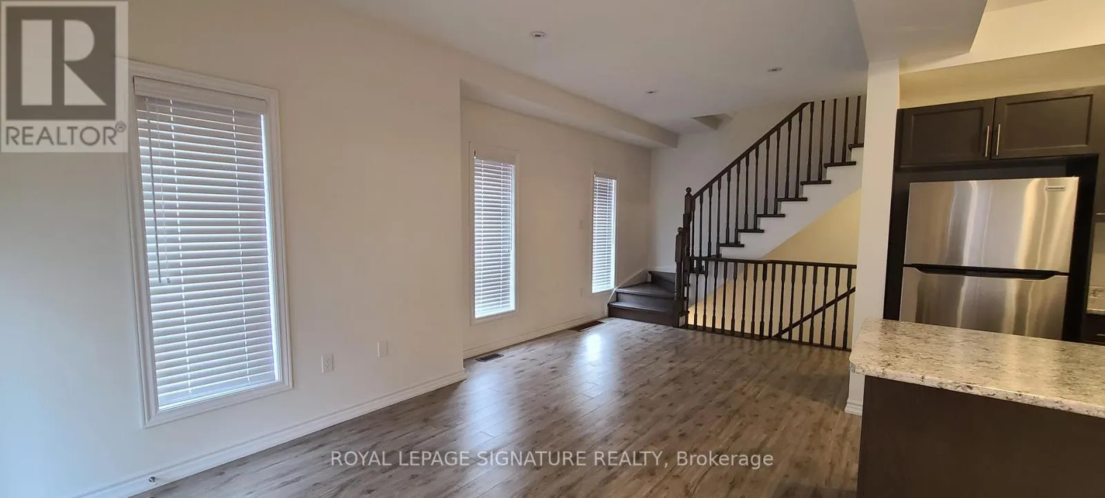 43 - 383 DUNDAS STREET E