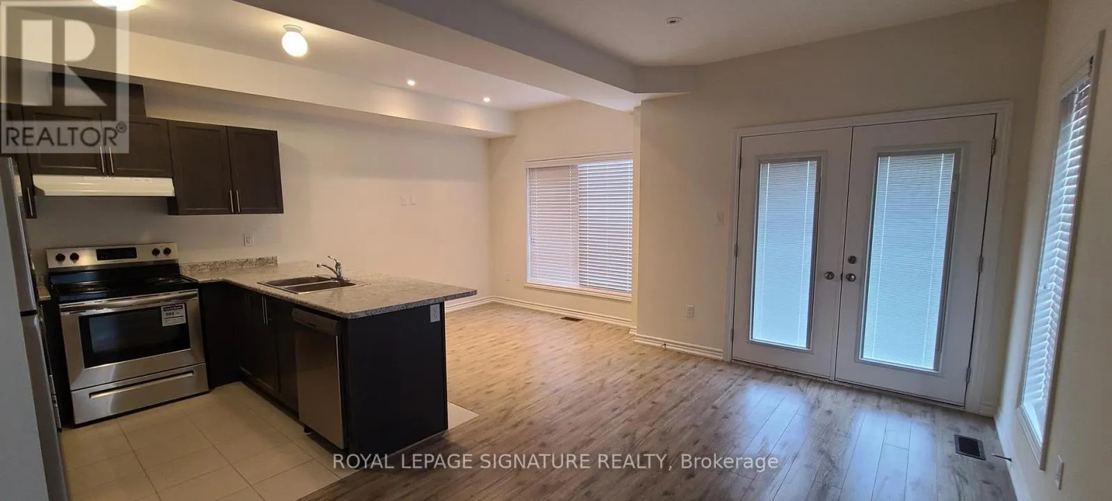 43 - 383 DUNDAS STREET E