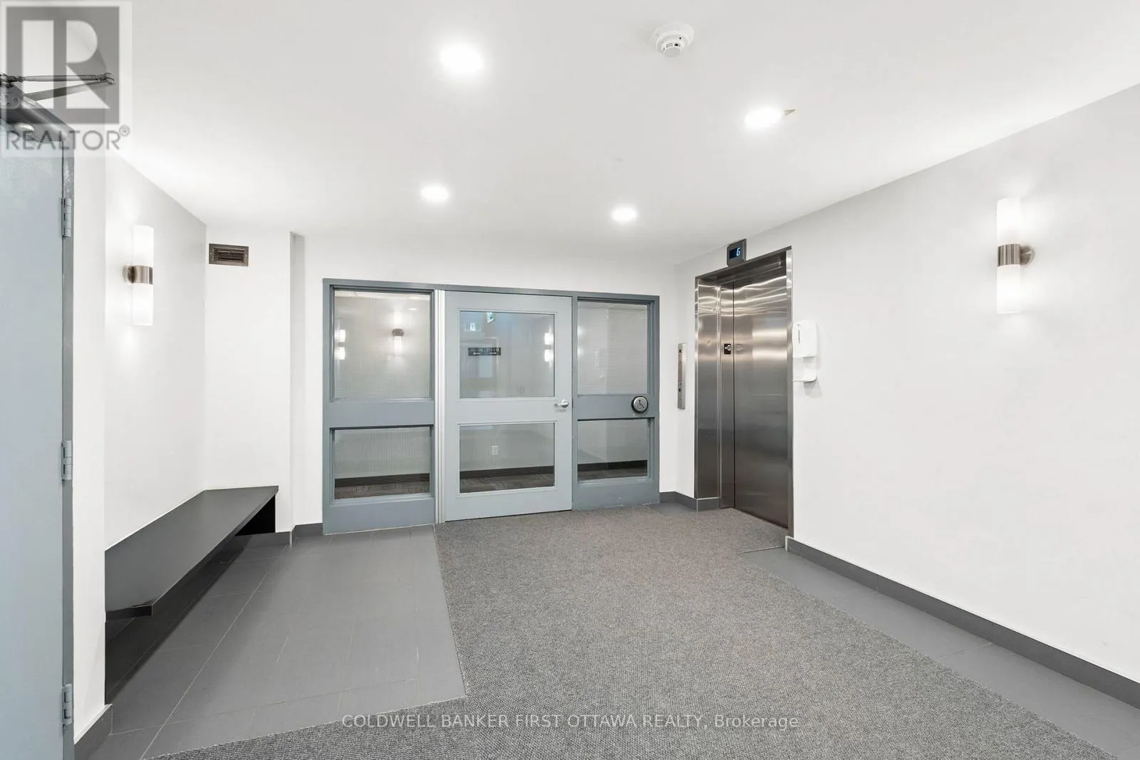 400 - 216 VIEWMOUNT DRIVE