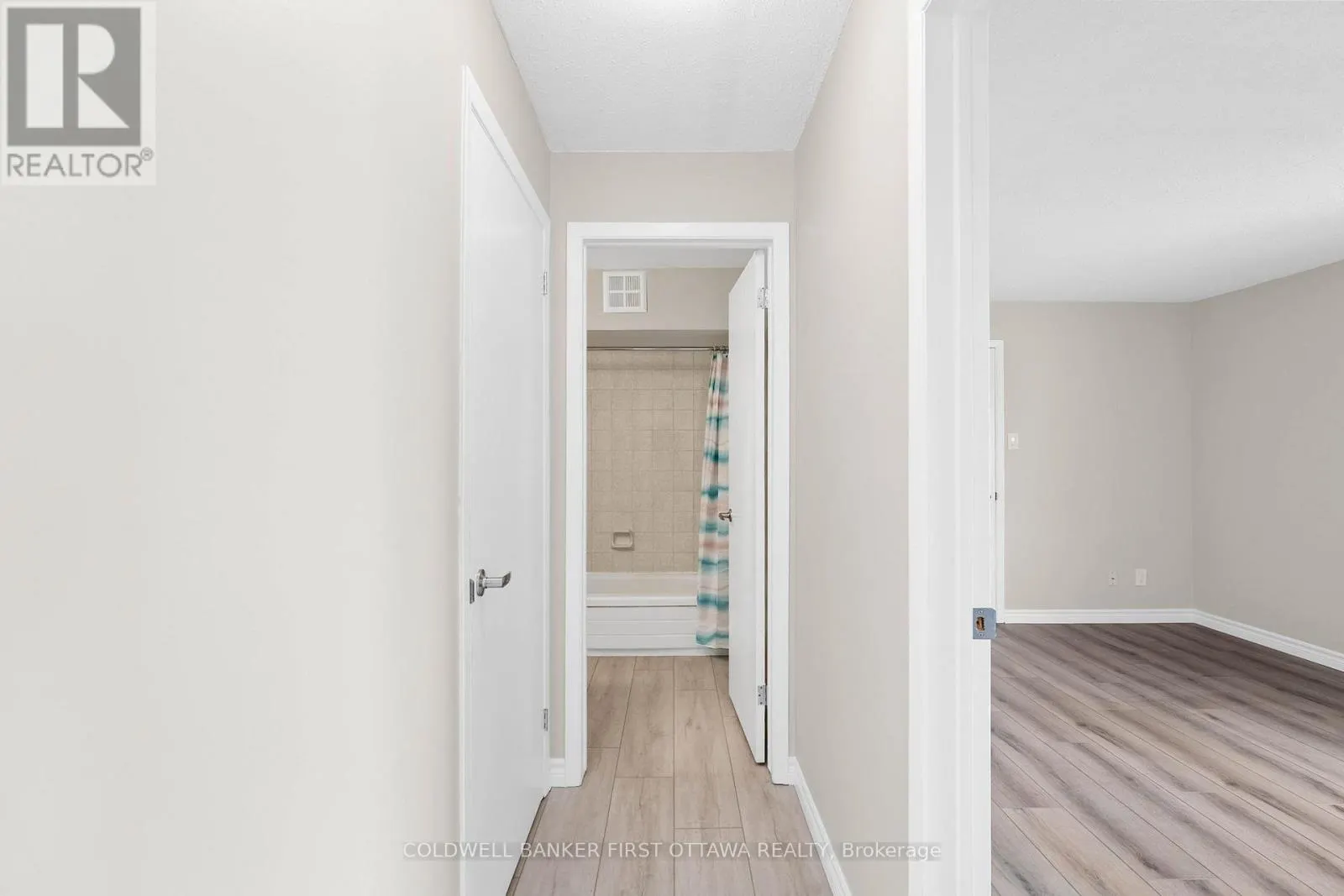 400 - 216 VIEWMOUNT DRIVE