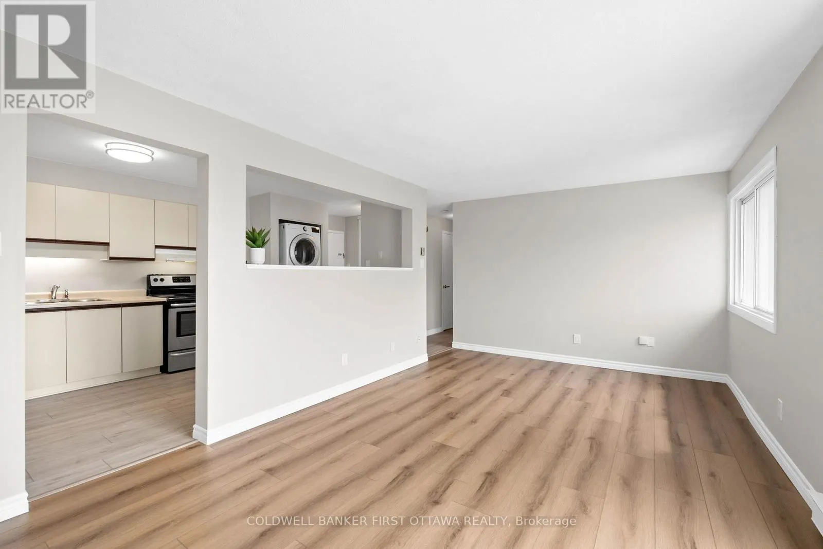 400 - 216 VIEWMOUNT DRIVE