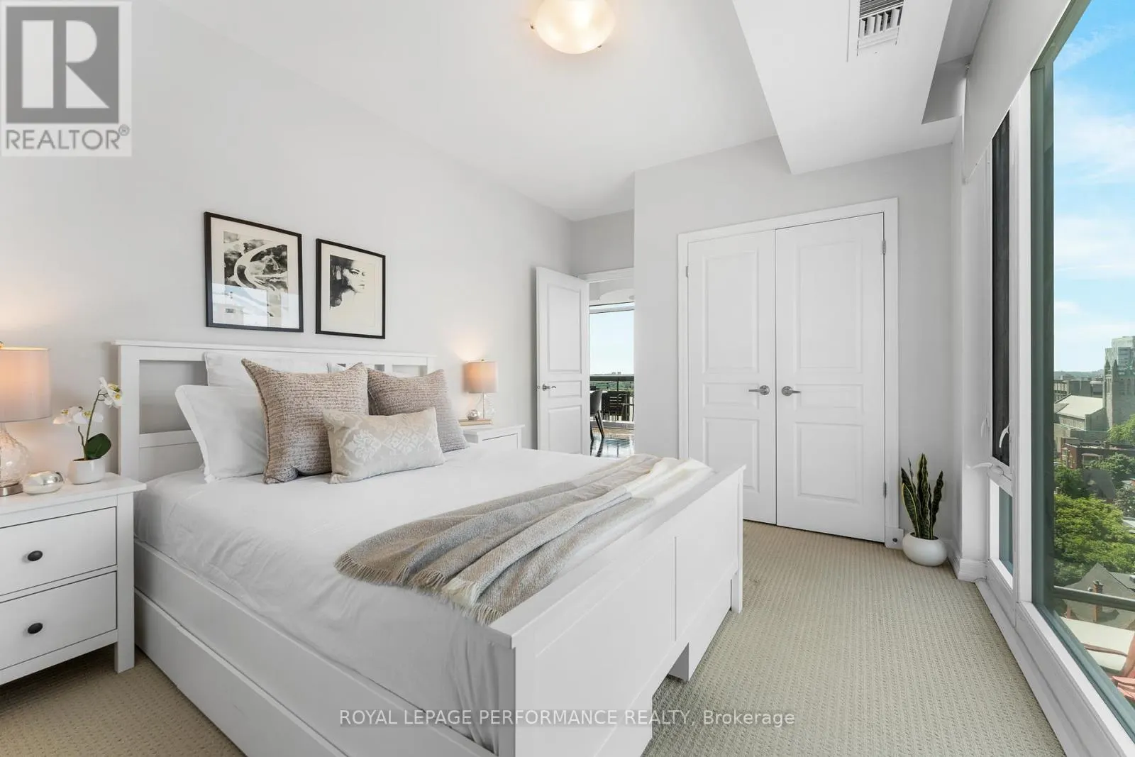 1504 - 238 BESSERER STREET