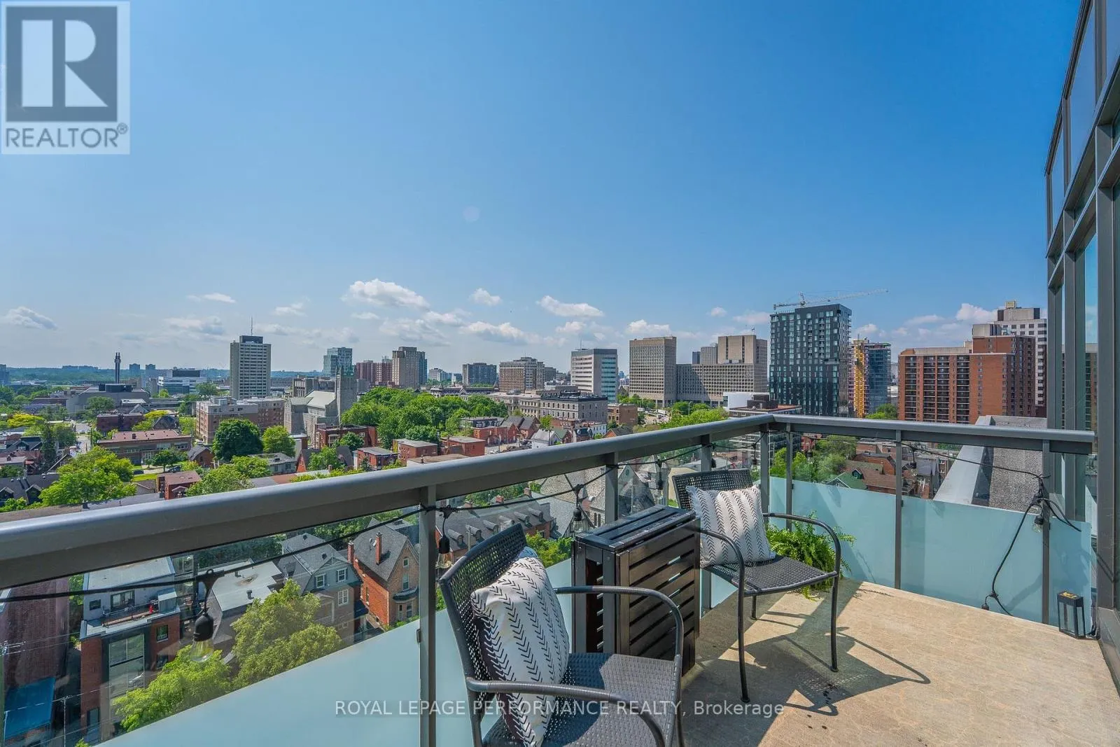 1504 - 238 BESSERER STREET