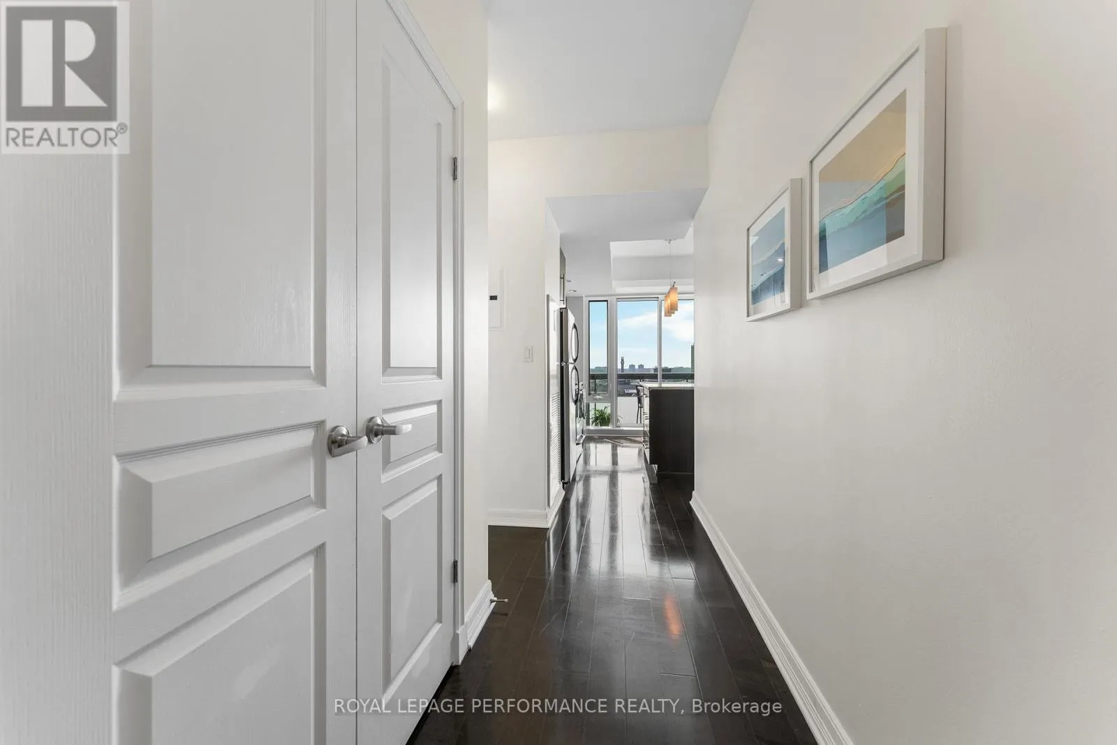 1504 - 238 BESSERER STREET