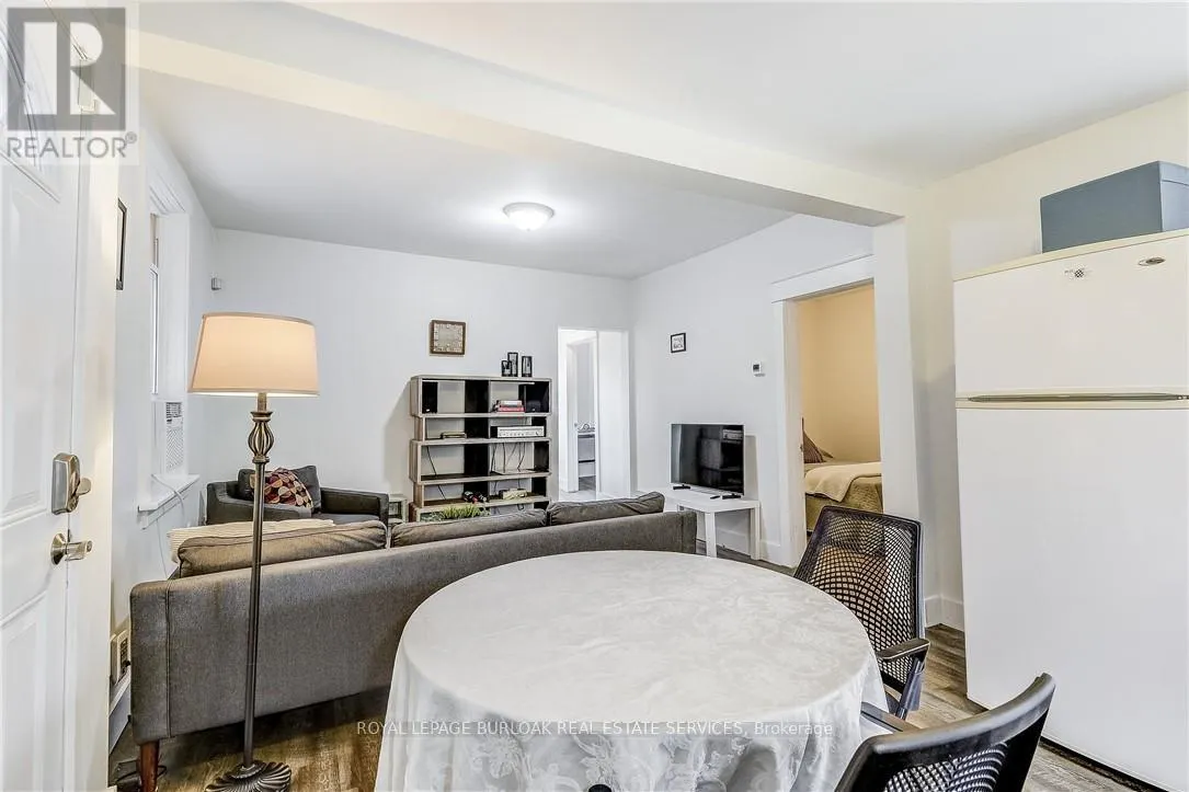 185 SIMCOE STREET E