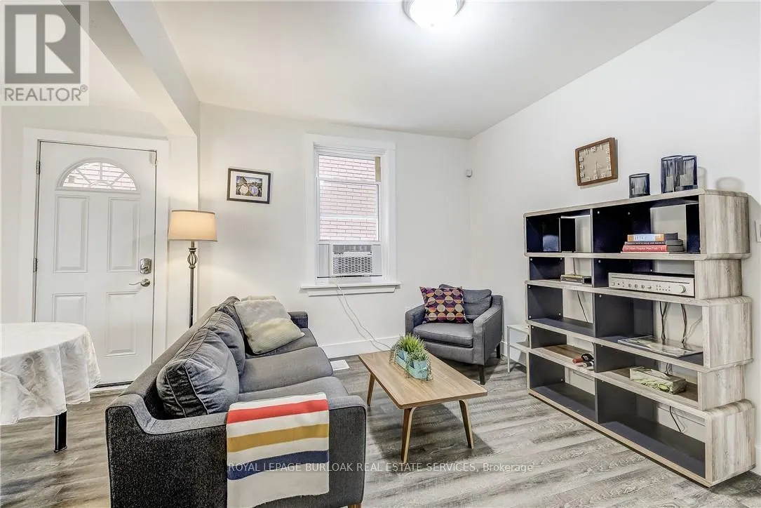 185 SIMCOE STREET E