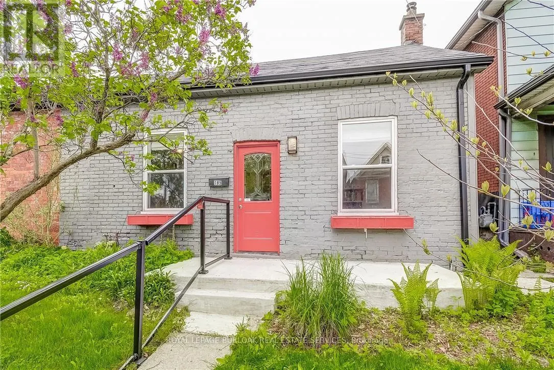 185 SIMCOE STREET E