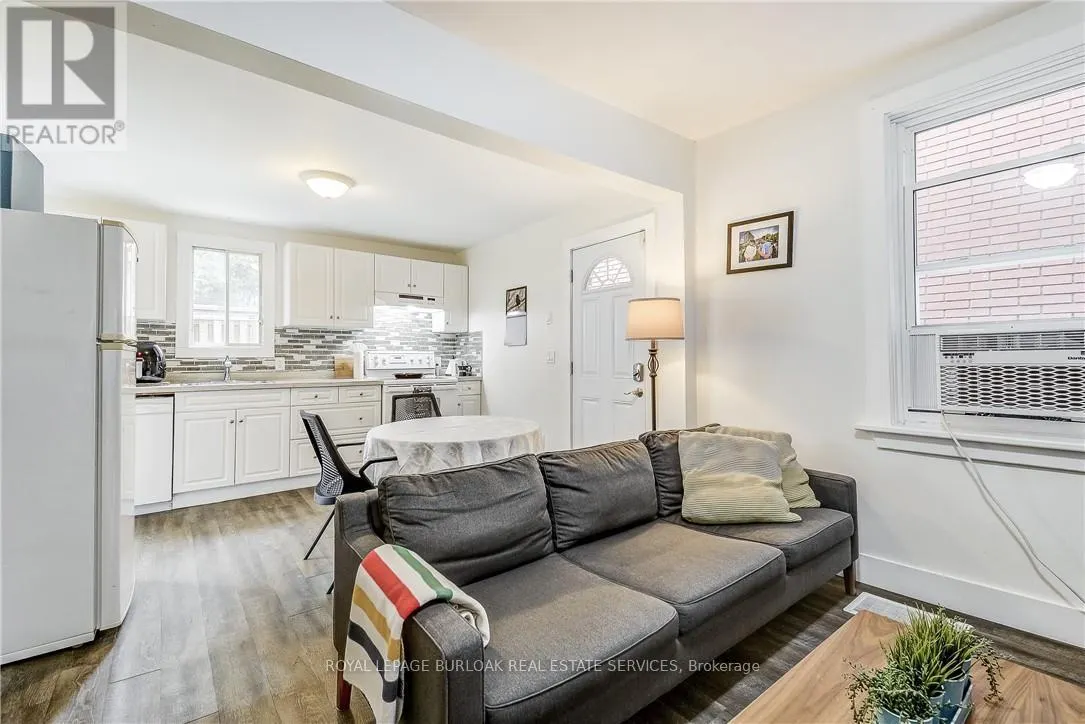 185 SIMCOE STREET E