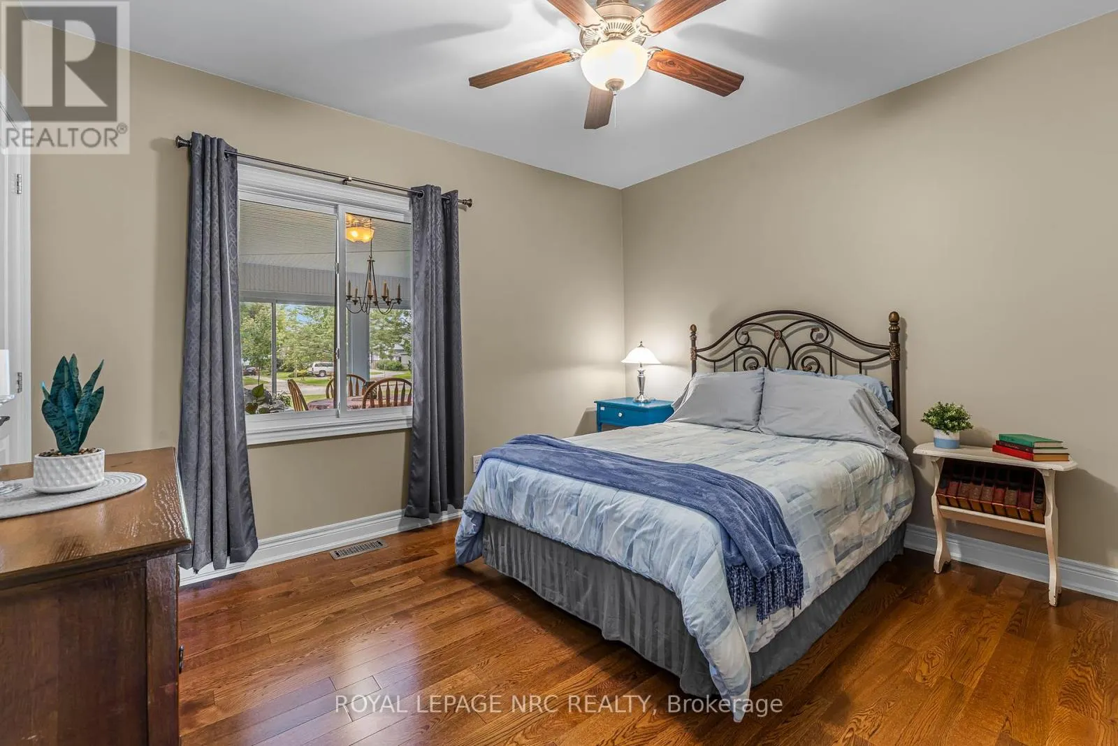 880 EDGEMERE ROAD