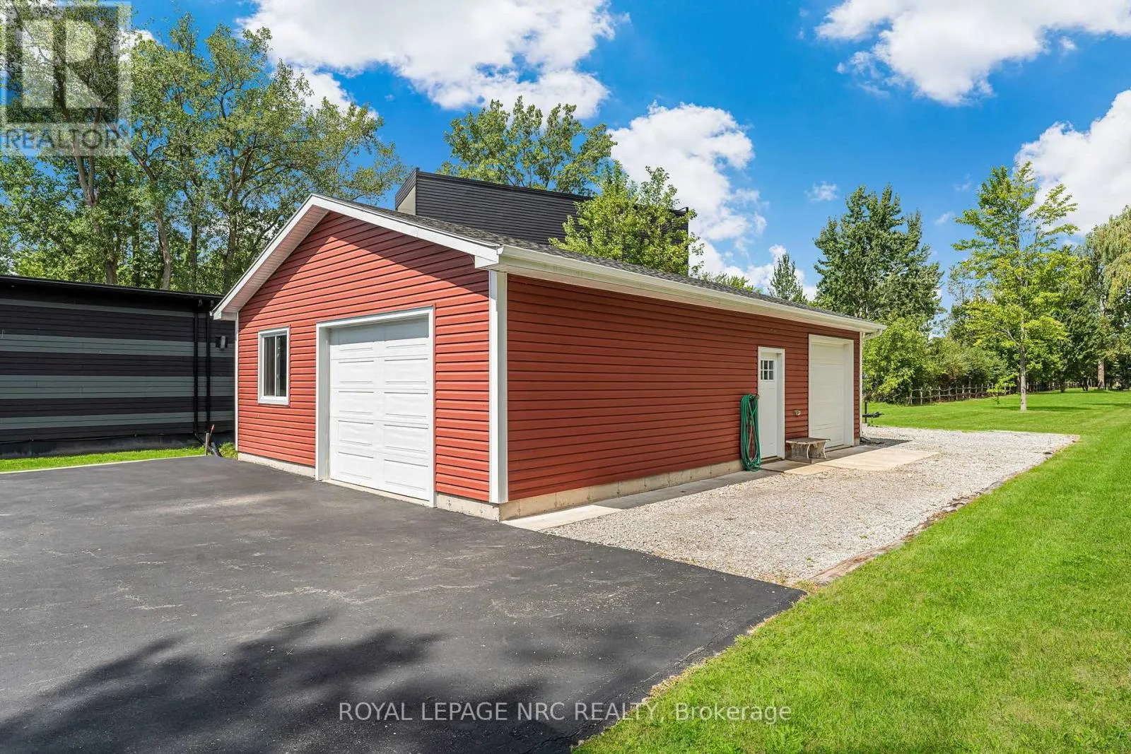 880 EDGEMERE ROAD