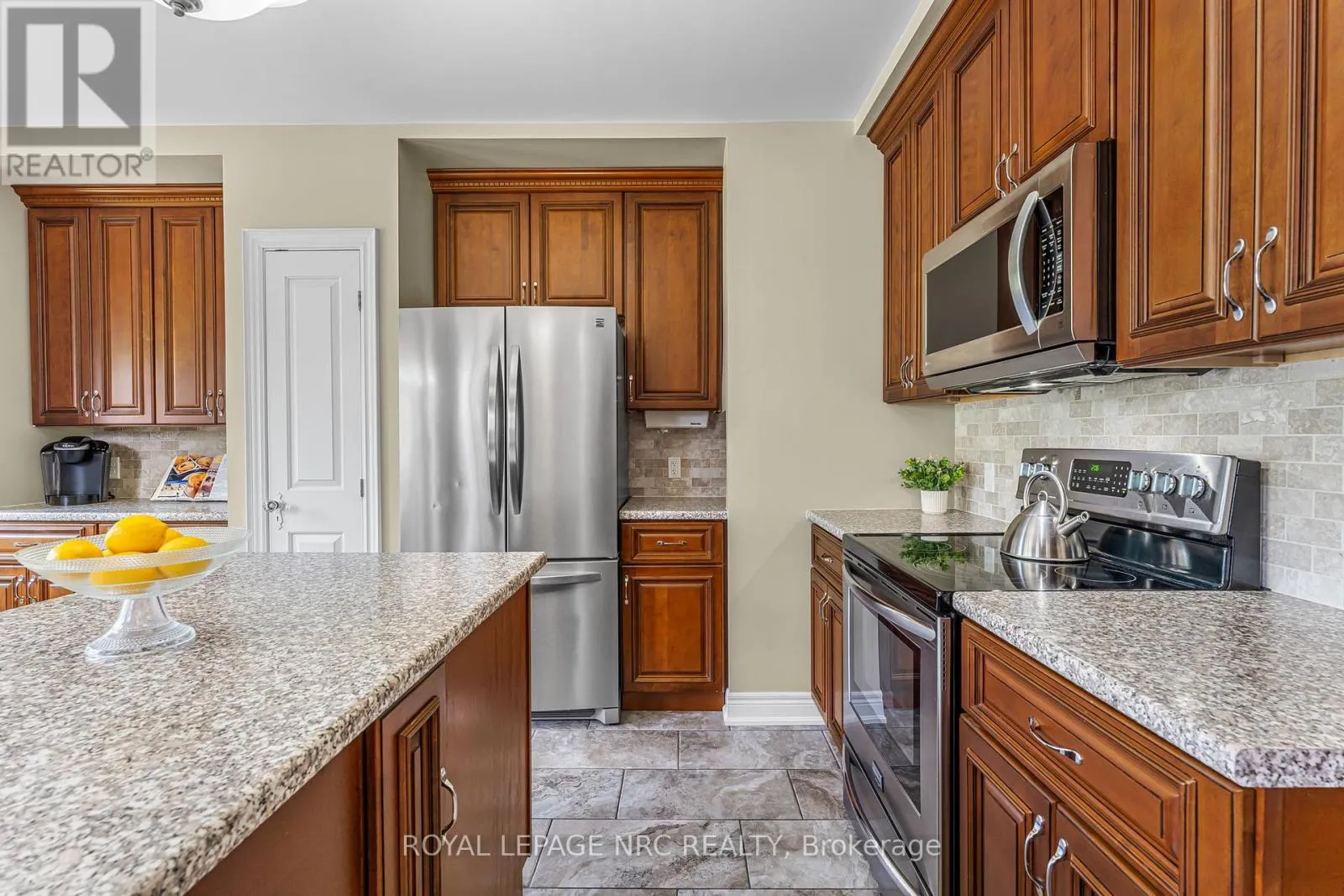 880 EDGEMERE ROAD