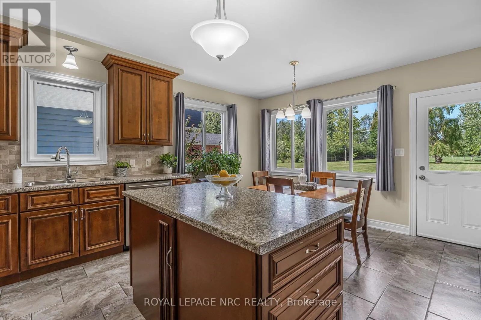 880 EDGEMERE ROAD