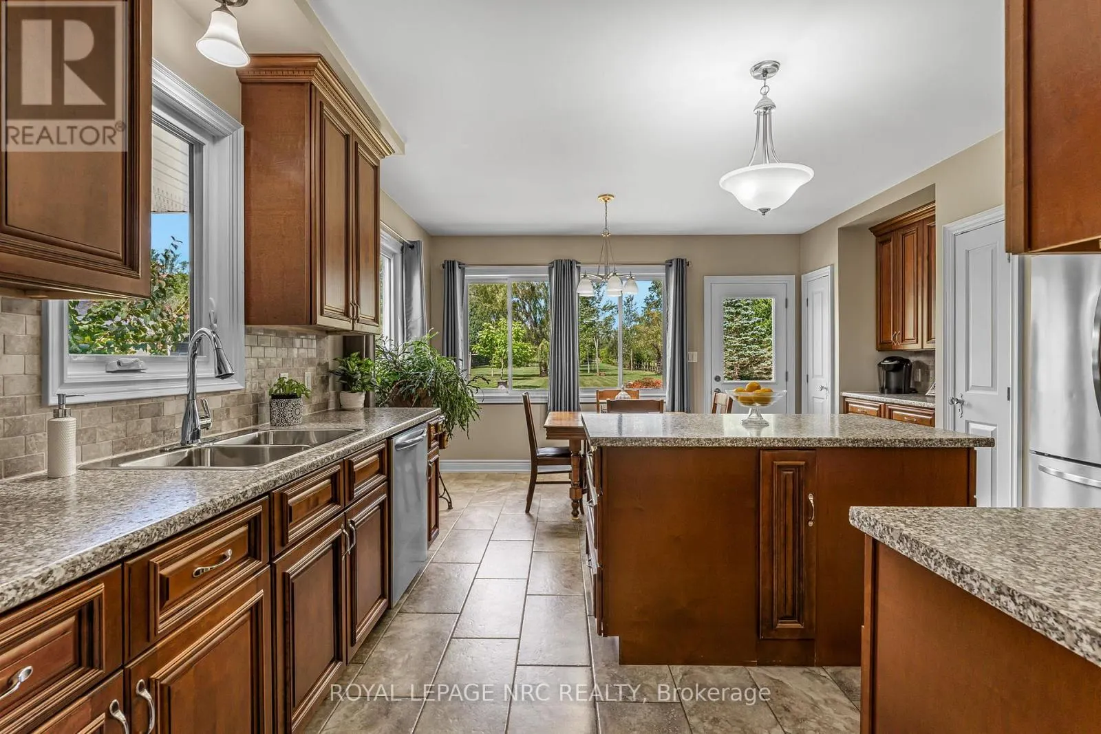 880 EDGEMERE ROAD