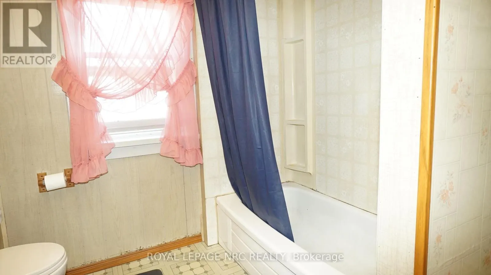235 CLARENCE STREET W