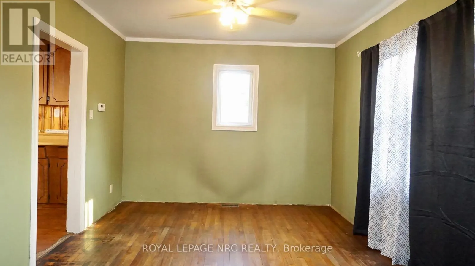 235 CLARENCE STREET W