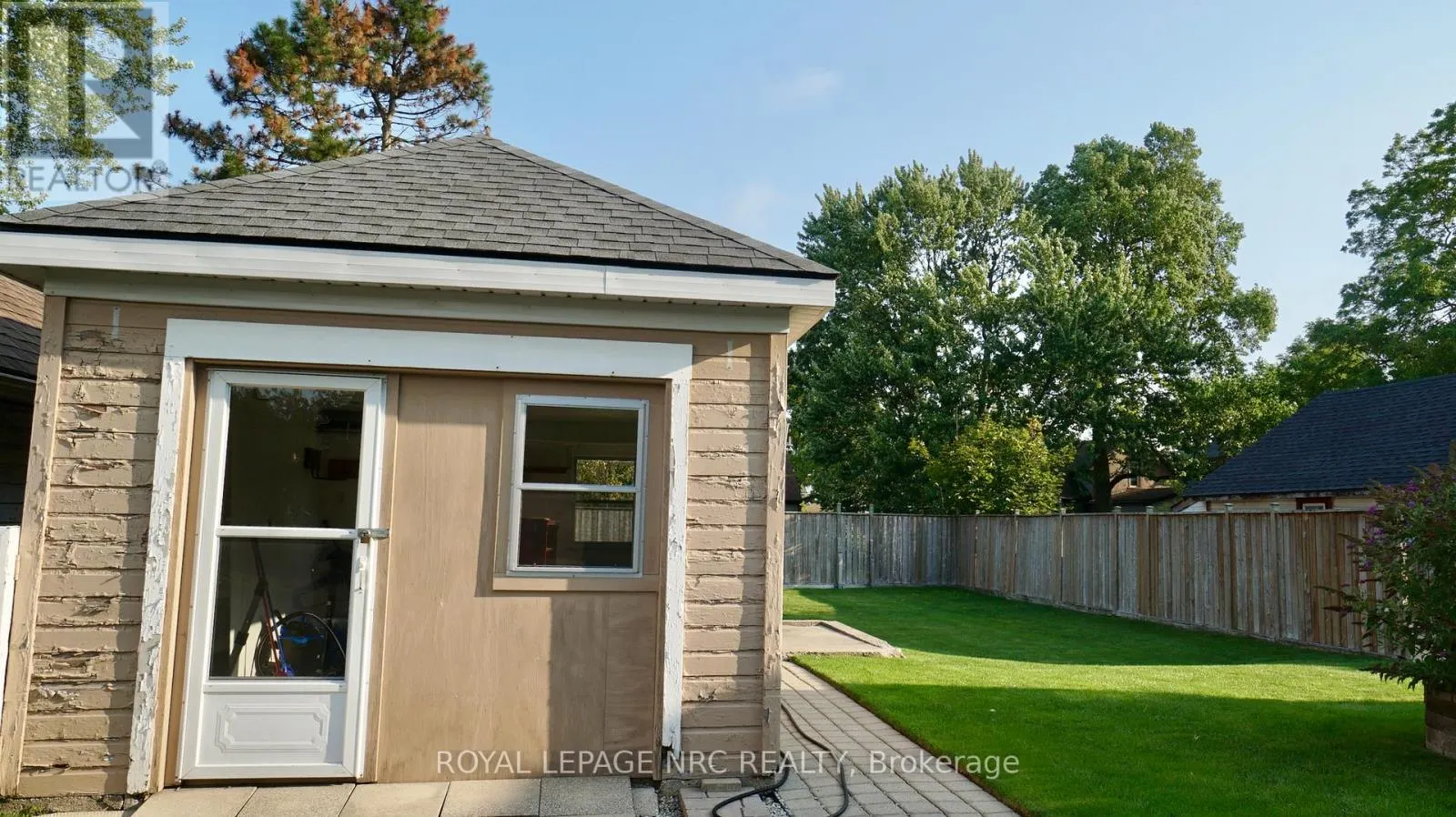235 CLARENCE STREET W
