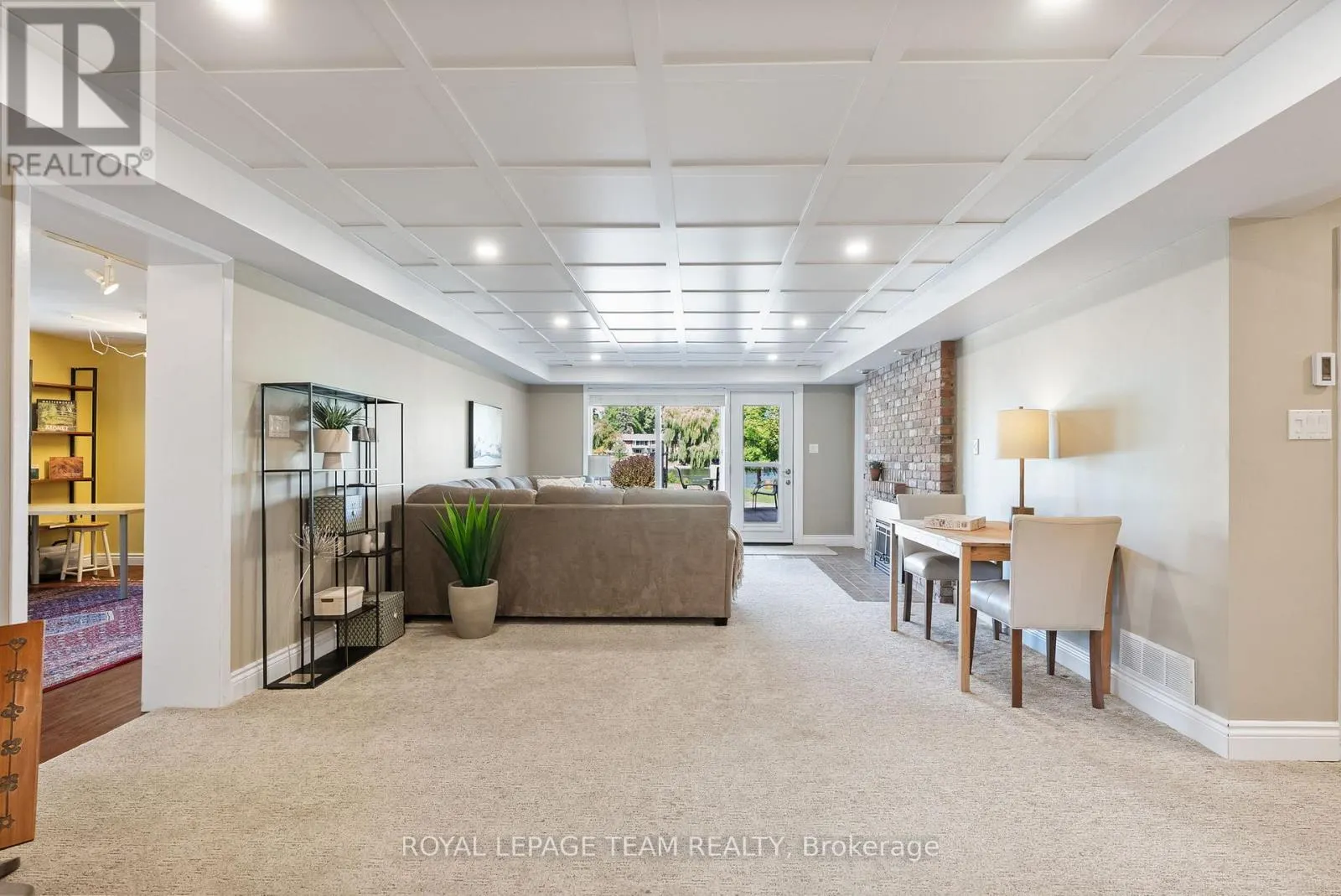 5409 RIVERSIDE CRESCENT