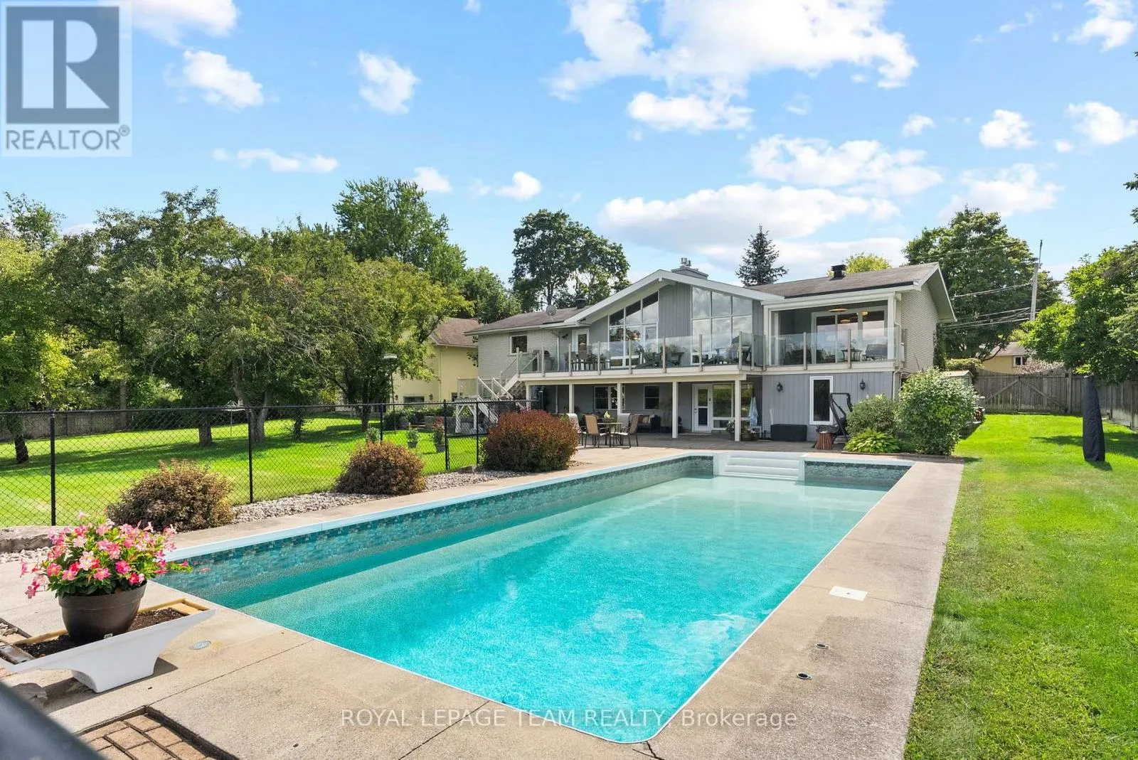 5409 RIVERSIDE CRESCENT