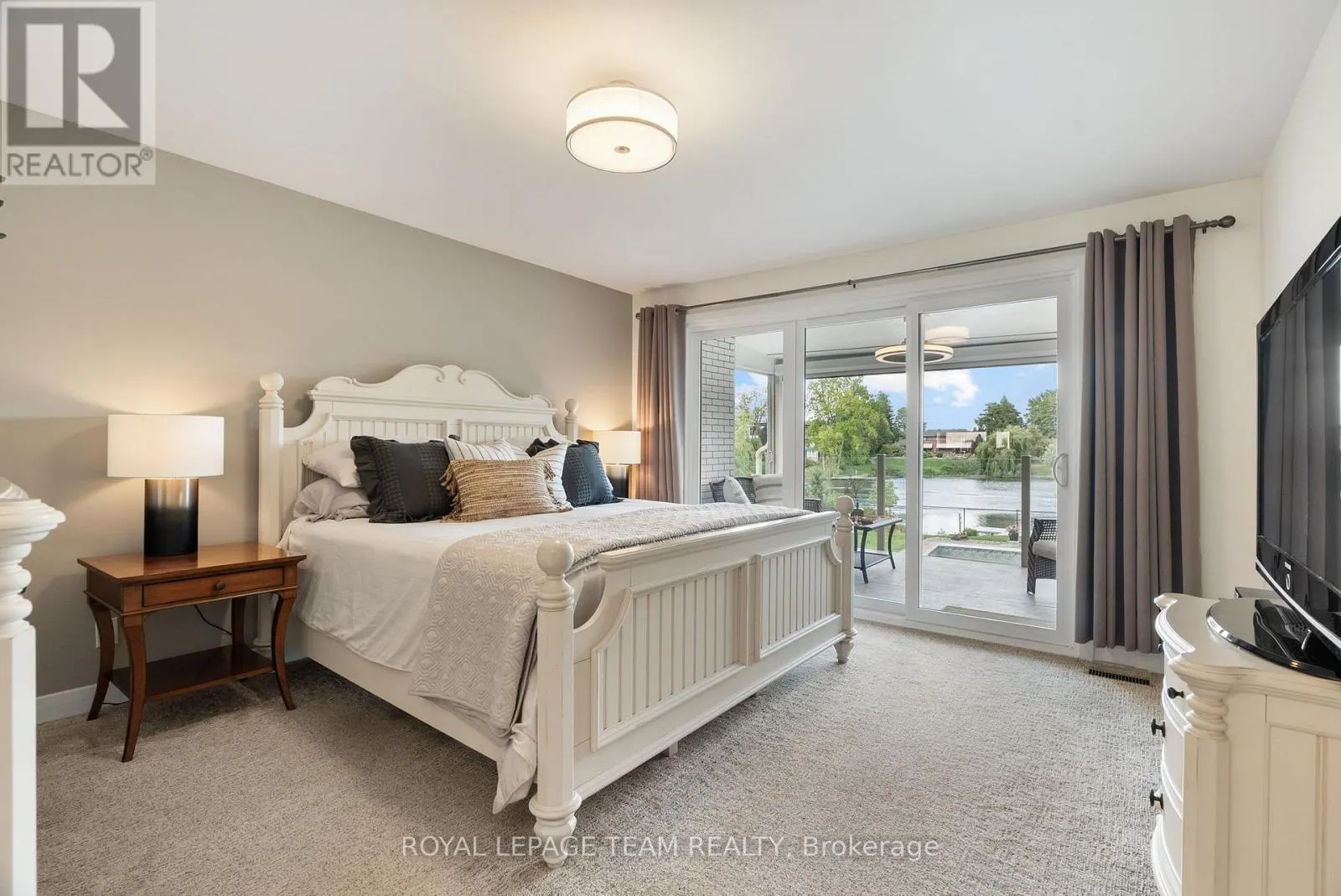 5409 RIVERSIDE CRESCENT