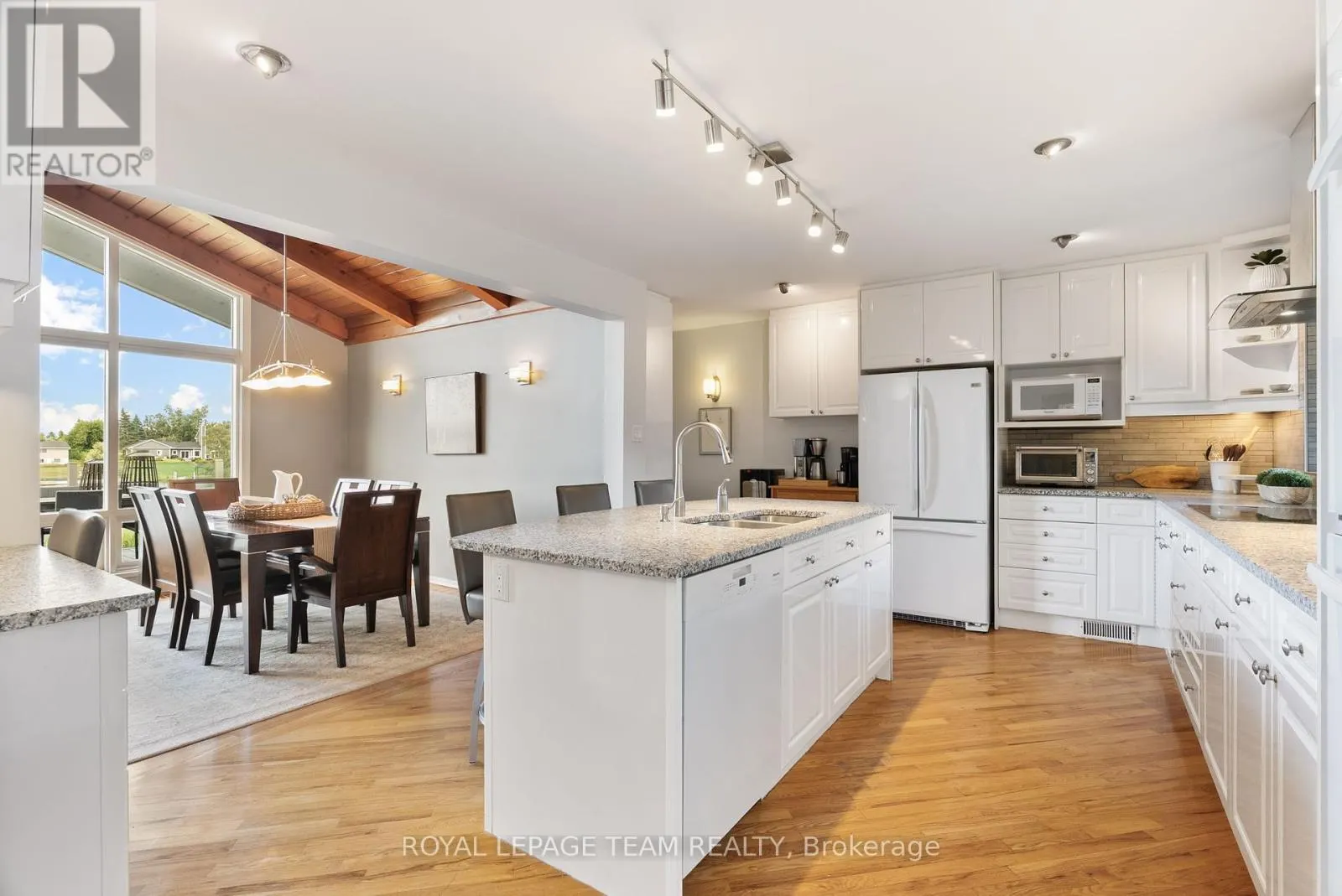 5409 RIVERSIDE CRESCENT