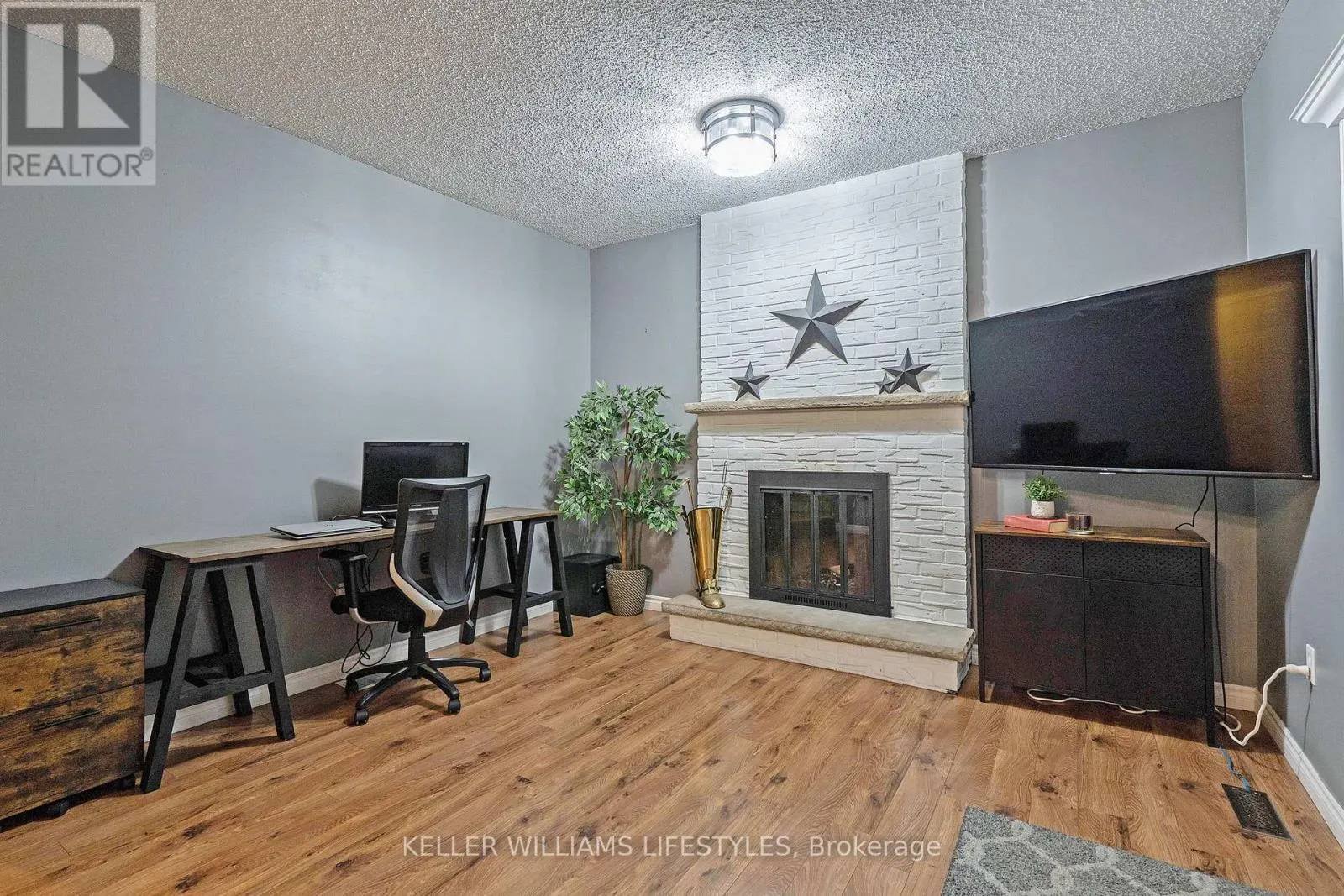21 BEECHBANK CRESCENT