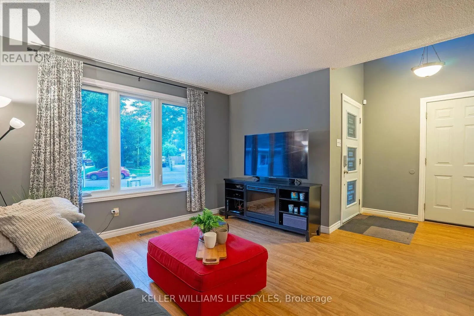 21 BEECHBANK CRESCENT