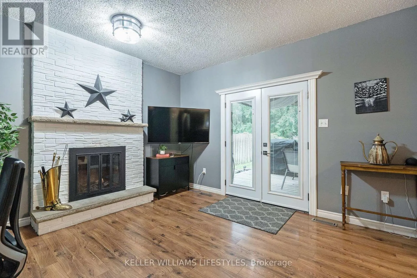 21 BEECHBANK CRESCENT