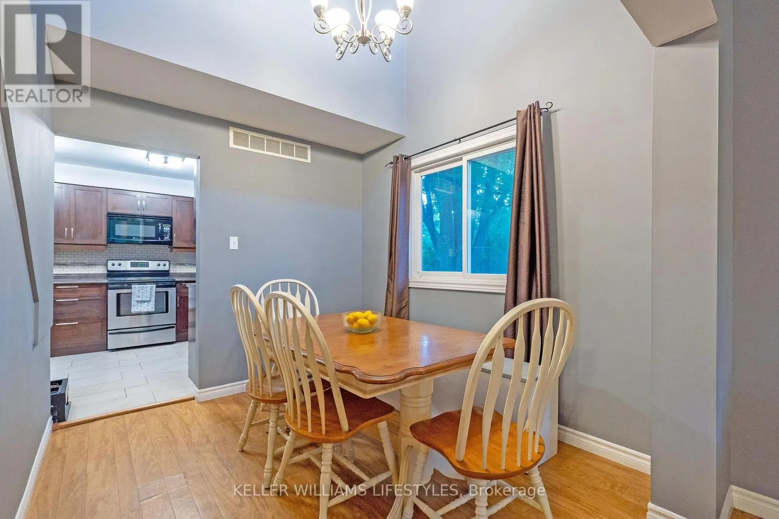 21 BEECHBANK CRESCENT