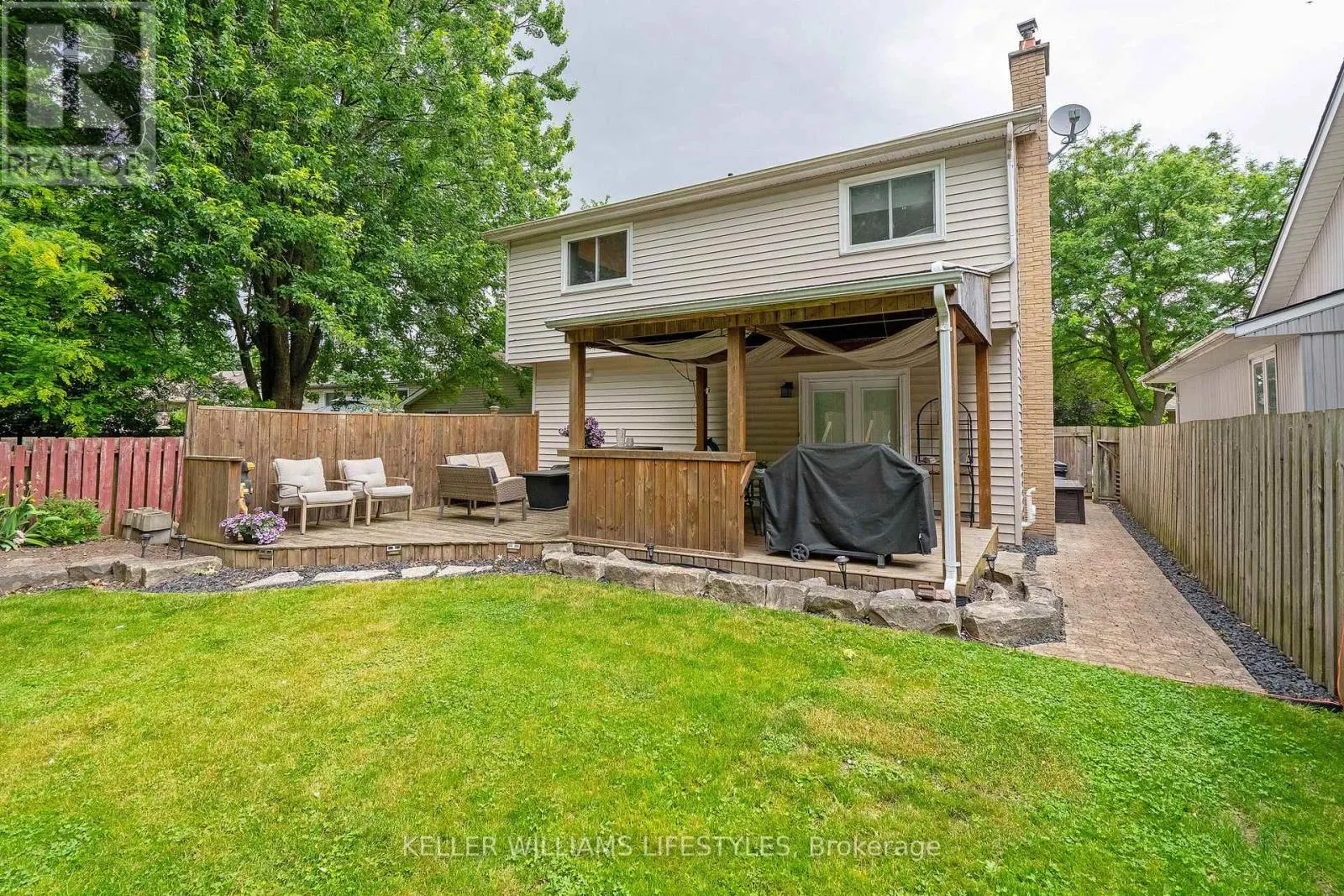 21 BEECHBANK CRESCENT