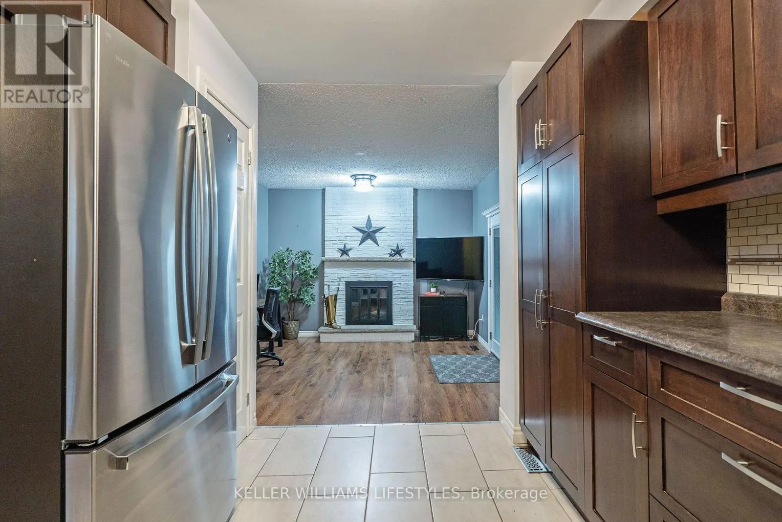 21 BEECHBANK CRESCENT