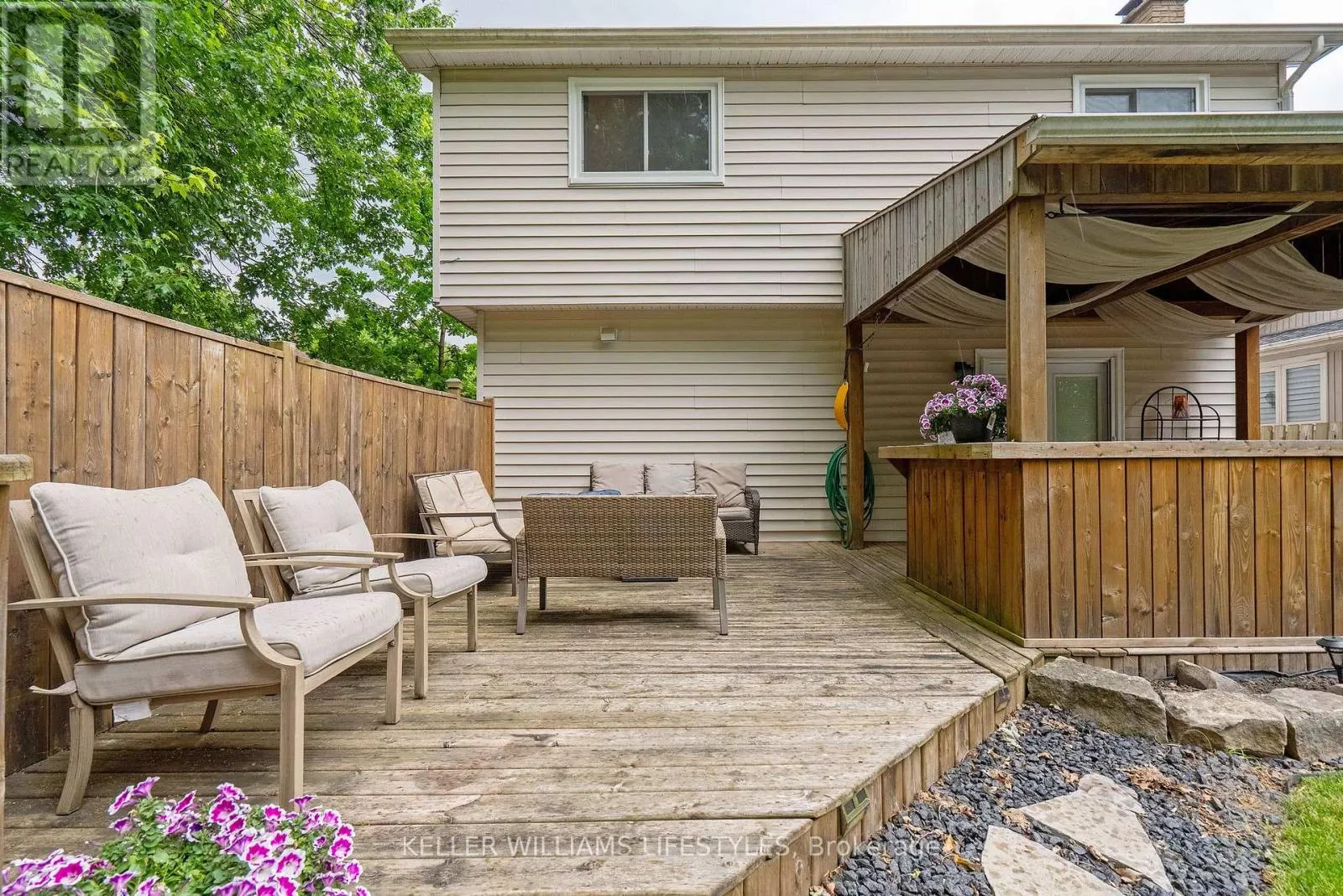 21 BEECHBANK CRESCENT