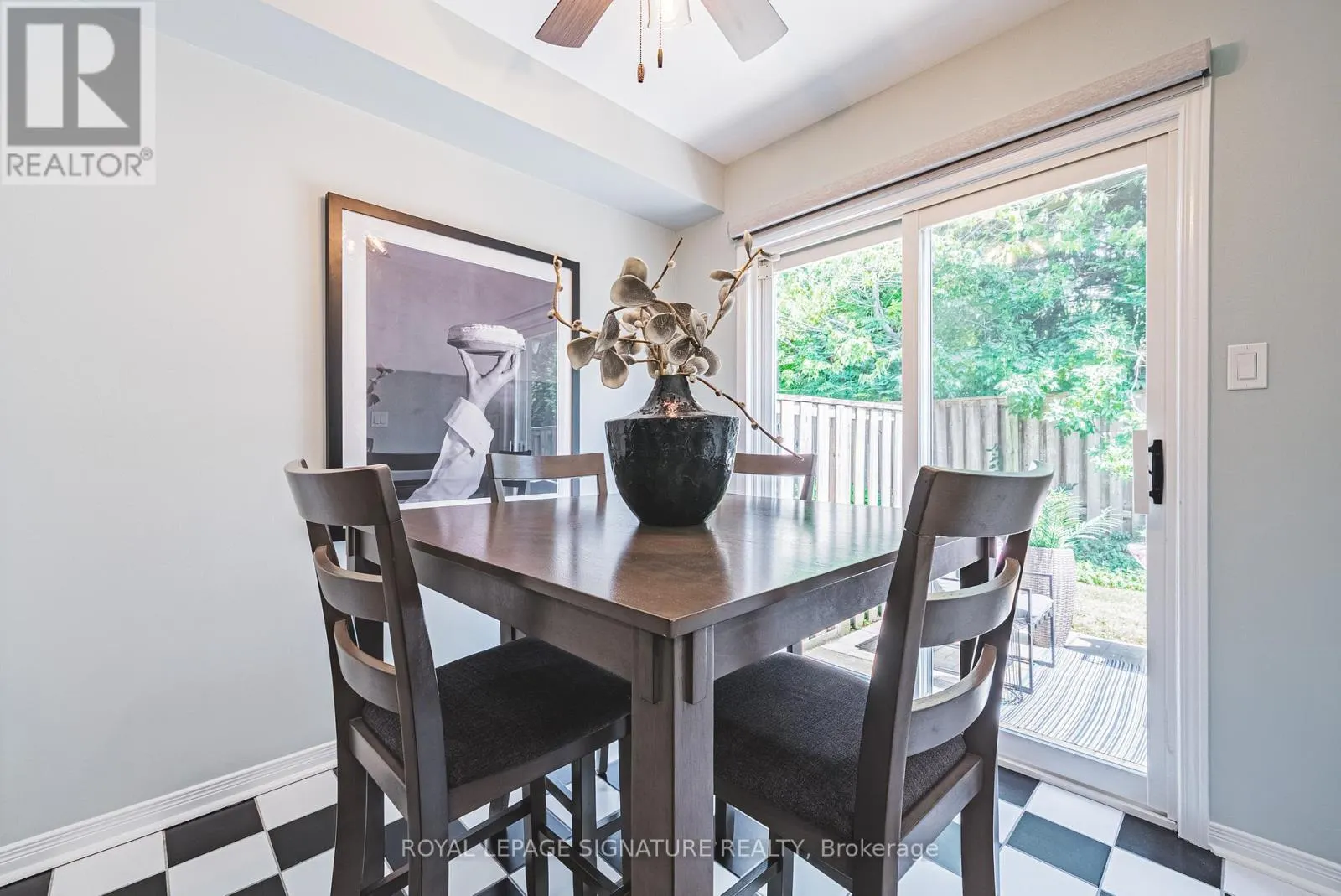 11 - 819 UPPER PARADISE ROAD